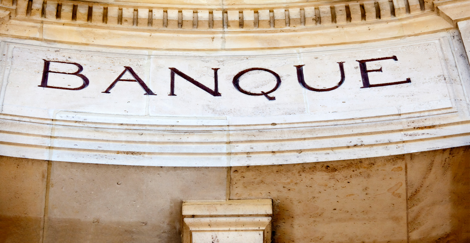Les douleurs dans une gauche partie du cou le signe