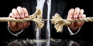 Résiliation judiciaire d’un contrat de travail : du nécessaire examen de tous les griefs, même les plus anciens
