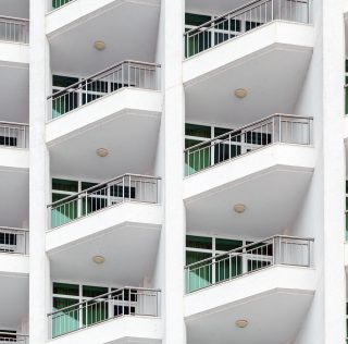 Loueurs en meublé résidents : règles d’application des prélèvements sociaux et des cotisations sociales