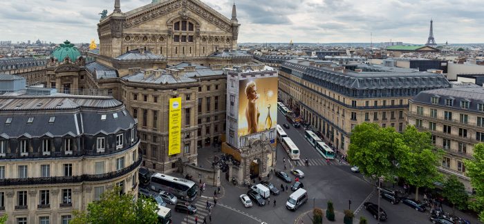 Conséquences de l’installation de bâches publicitaires sur les façades d’immeubles en restructuration