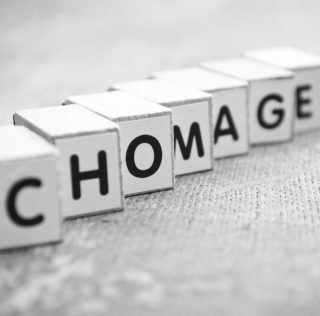 concept word forming with cube on wooden desk background - Chomage (unemployment in french) Chômage : tour d’horizon des principales règles applicables au 1er février 2023