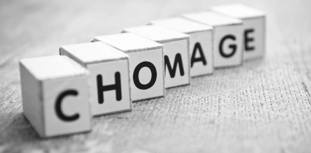 concept word forming with cube on wooden desk background - Chomage (unemployment in french) Chômage : tour d’horizon des principales règles applicables au 1er février 2023