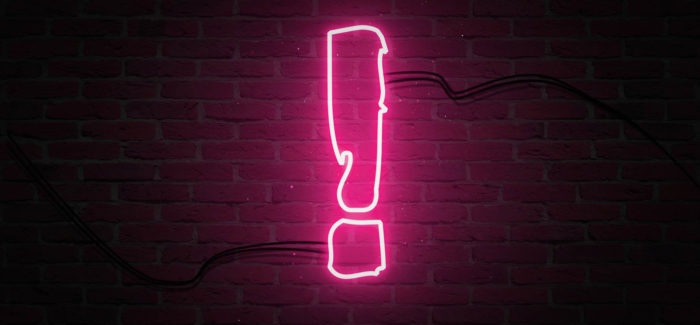 Red Neon light, Exclamation shape, Neon Light On Black Wall Mayotte : Modification du taux horaire minimum de l’AP et de l’APLD