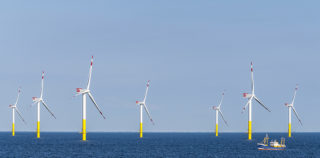 Offshore windpark near Bremerhaven, Germany; Shutterstock ID 700264159; Ordering Party: CMS CMNO (Craig Moseley); Job/Project: 1909-0106401 (V3) BROC Bridging Continents - infrastructure thought leadership Le droit du travail maritime : un dispositif pour partie applicable aux salariés sur les projets de construction des éoliennes en mer