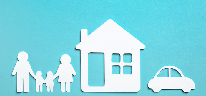 Paper silhouettes of family, house and car on color background, flat lay. Life insurance concept; Shutterstock ID 1268738245; ordering_party: CMS VEP; job_project: insurance pitch; purchase_order: Nina Valentič; other: Obligation de versement du « 1,5 % TA » en prévoyance pour les cadres : la Cour de cassation se prononce pour la première fois
