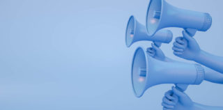 3d rendering of man is holding megaphone in his hand. Advertisement, announcement message. Actualités sociales de l’été 2023 : quels sont les points essentiels à retenir ?