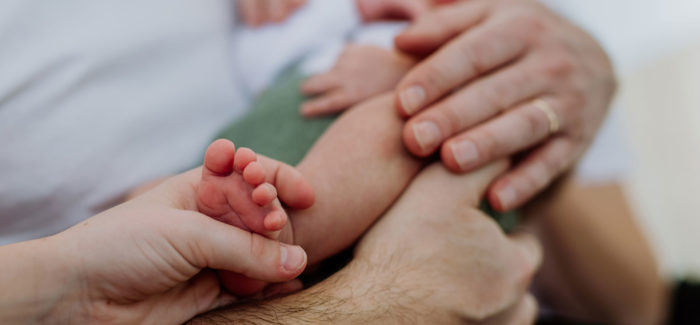 Protection liée à la naissance d'un enfant : extension au père des