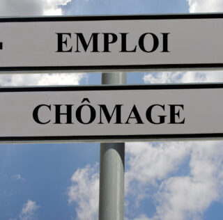 Signs indicating employment and unemployment Assurance chômage : l’agrément de la nouvelle convention devrait être reporté