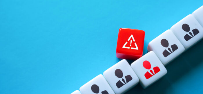 Disciplinary warning of the worker. The issue of incompetence. Social toxicity, conflict with others. Psychological pressure and coercion to dismiss. Staff notices. Strikes, ban. Fines and fees. Mise à pied disciplinaire d’un salarié protégé : l’employeur retrouve son pouvoir disciplinaire