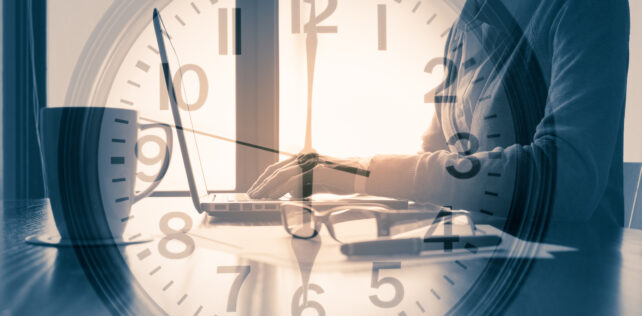Person working in office around the clock concept. Aide aux entreprises : l’APLD Rebond succède à l’APLD
