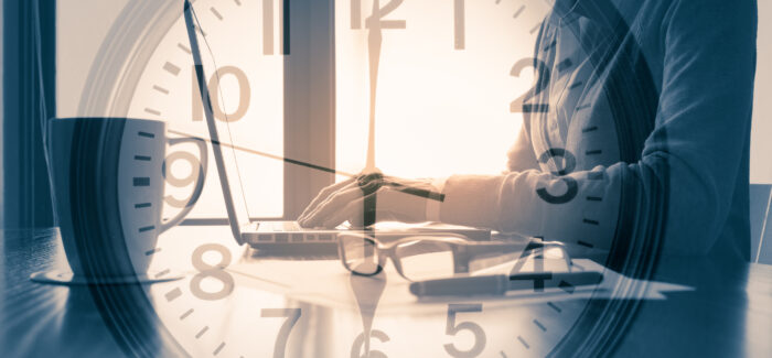Person working in office around the clock concept. Aide aux entreprises : l’APLD Rebond succède à l’APLD