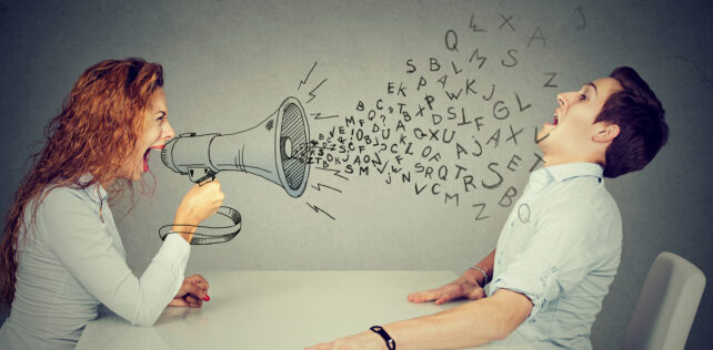 angry young woman with megaphone shouting at stressed scared man blown away by wave of alphabet letters Sanctionner le management toxique : le comportement de l’employeur ne minore pas la faute du salarié