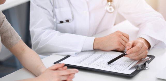 En cas de refus par le salarié inapte d’un poste de reclassement, le médecin du travail doit être à nouveau consulté !