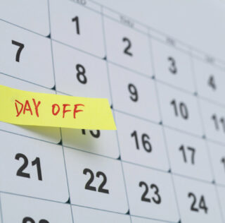 Prise en compte des congés payés pour le décompte des heures supplémentaires : le juge étend sa solution aux cycles de travail