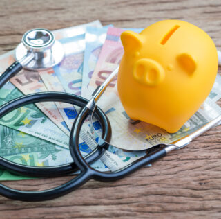 Frais de santé : Mise en conformité des contrats au plus tard fin 2026 pour conserver le régime social et fiscal de faveur